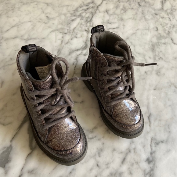 KIDS UGG ROBLEY BOOTS - Picture 7 of 10